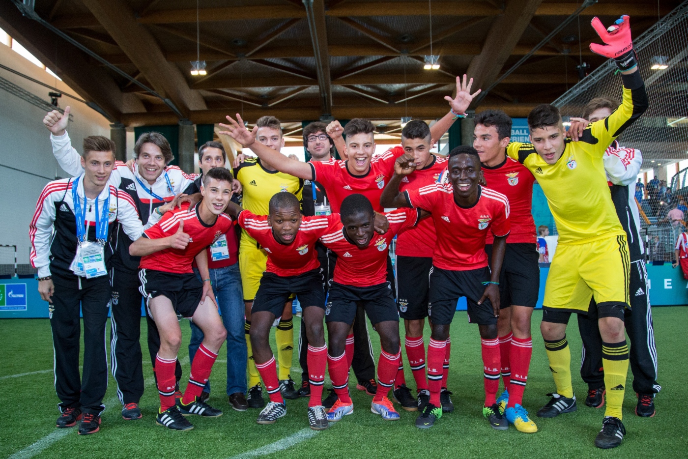 Internationales Straßenfußballturnier. Lissabon, 2014