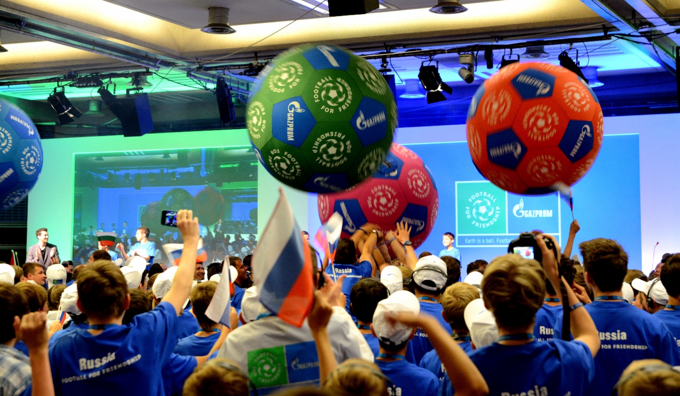 Erstes Internationales Kinderforum Football for Friendship. London, 2013